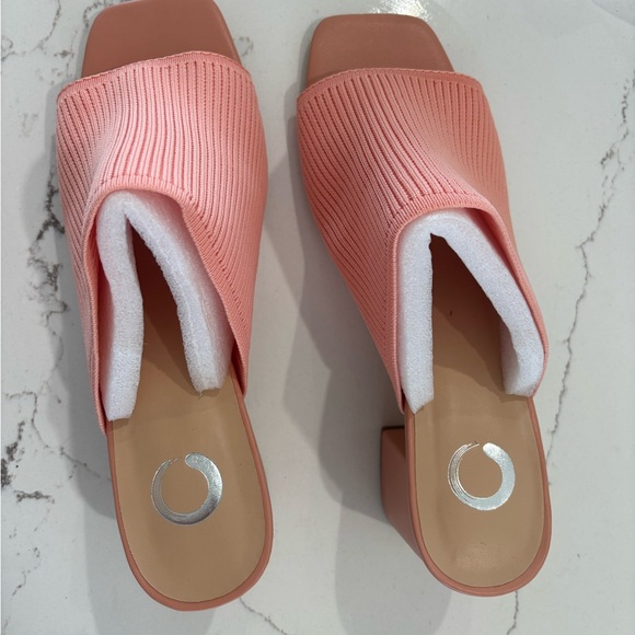 Journee Collection Peach Ribbed Block Heel Mule - Picture 2 of 3